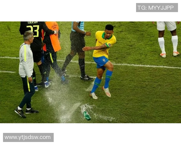 怒喷队友引爆全场焦点足球巨星场上情绪失控成热议