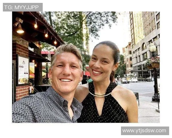 足球明星观看网球比赛背后的故事与跨界运动交流的深度探讨